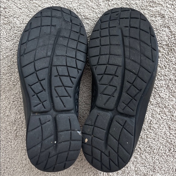 OOFOS Woman’s OOMG EEZEE Low Shoe Slip On Sneaker - Picture 4 of 7